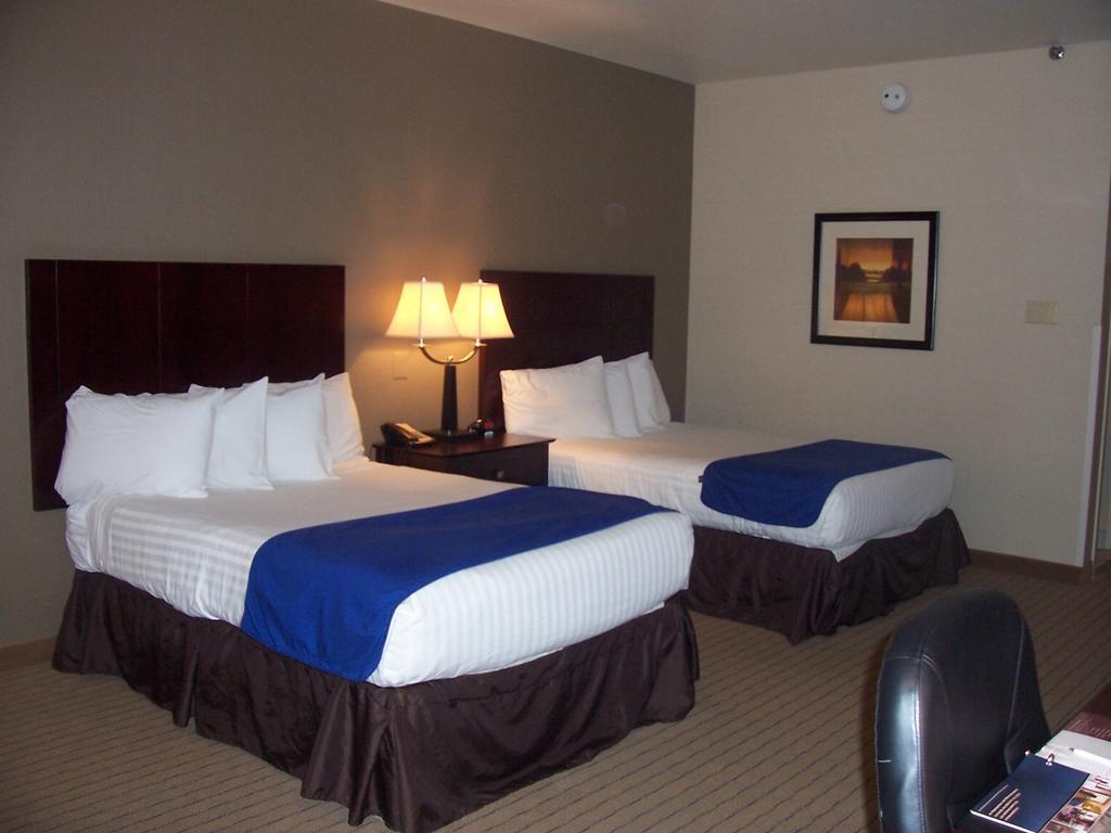 Nichols Village Hotel And Spa Clarks Summit Quarto foto