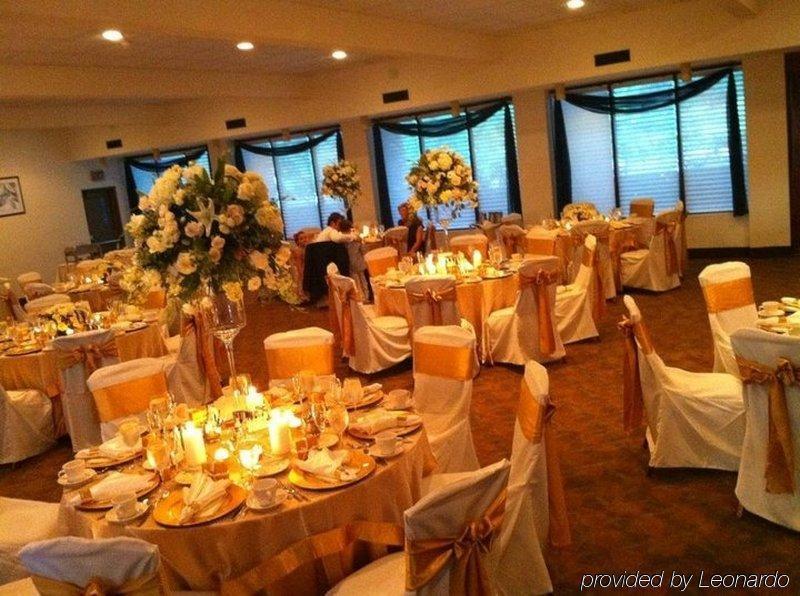 Nichols Village Hotel And Spa Clarks Summit Exterior foto