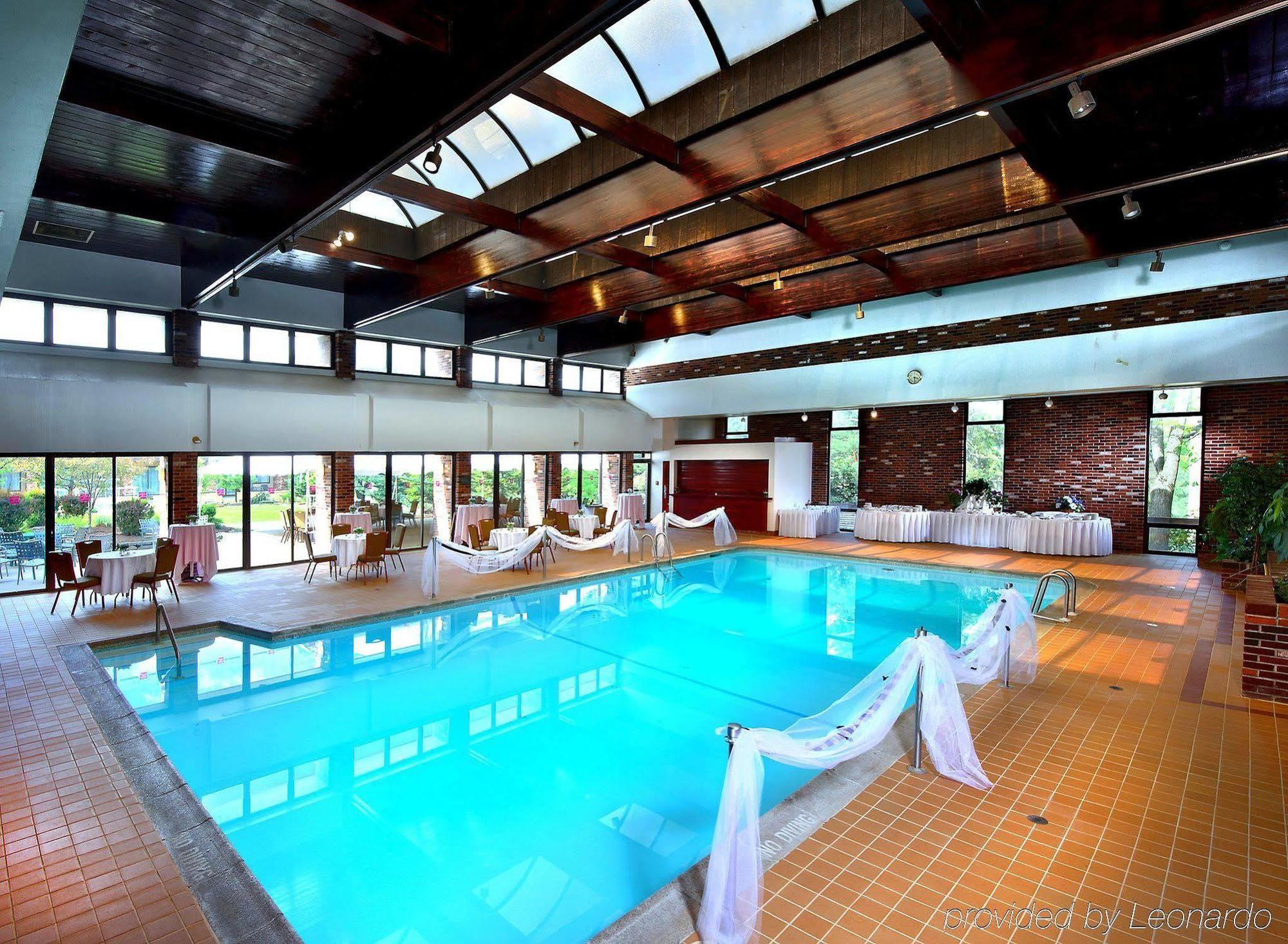 Nichols Village Hotel And Spa Clarks Summit Exterior foto
